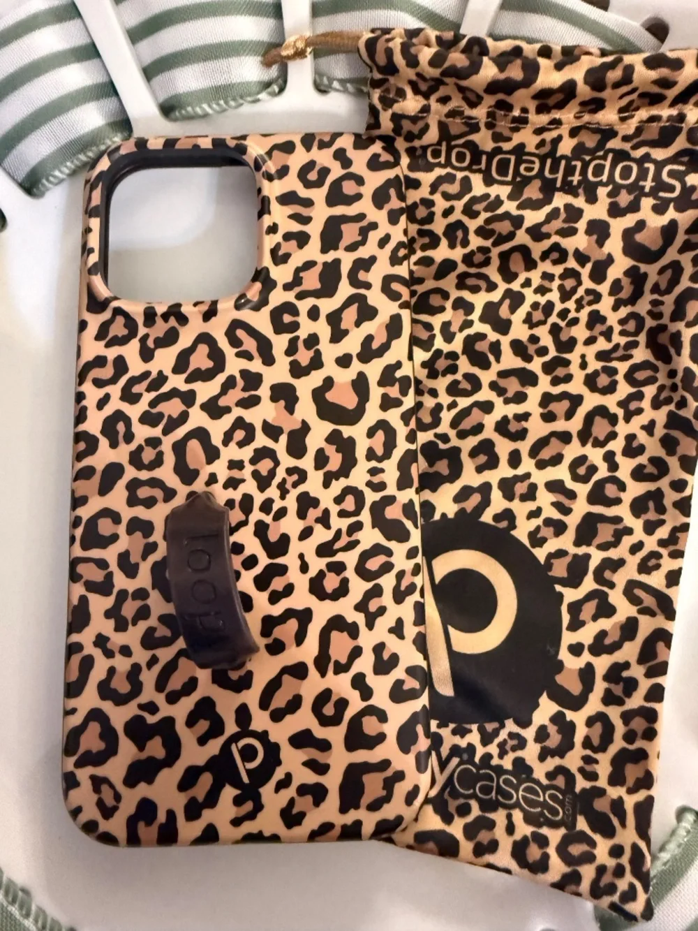 Loopy iPhone 16 Pro Max Cheetah Case